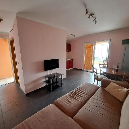 Mazalovic Apartment Vir