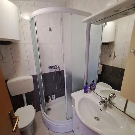 Mazalovic Apartment Vir